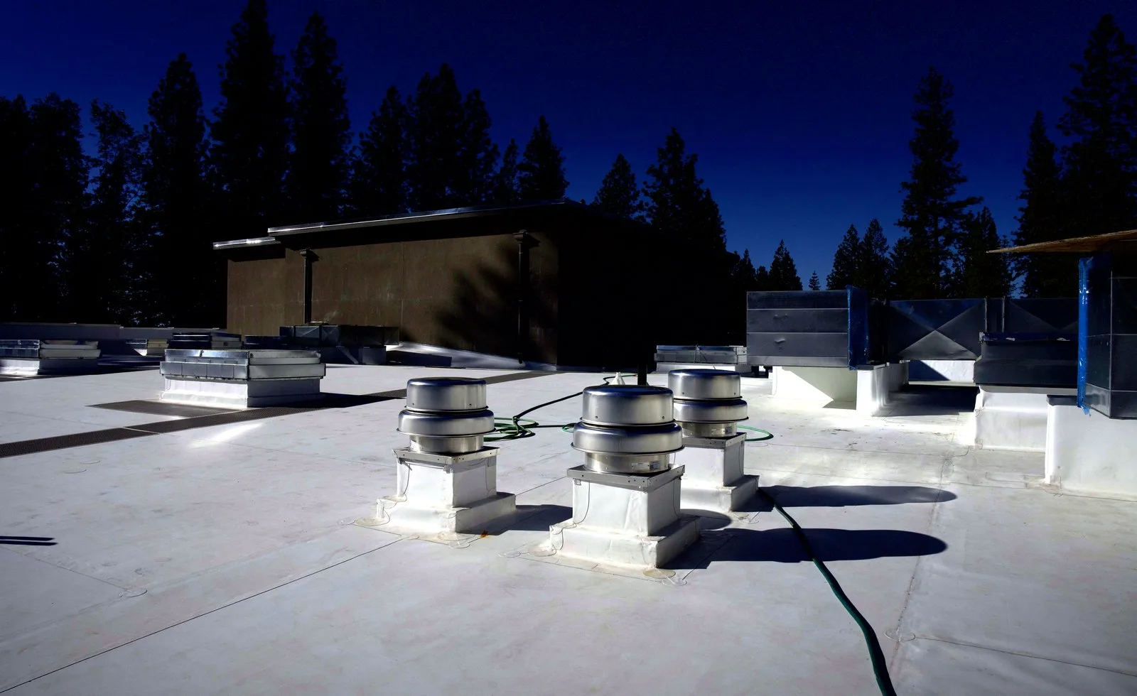 Commercial rooftop equipment and mechanical layout